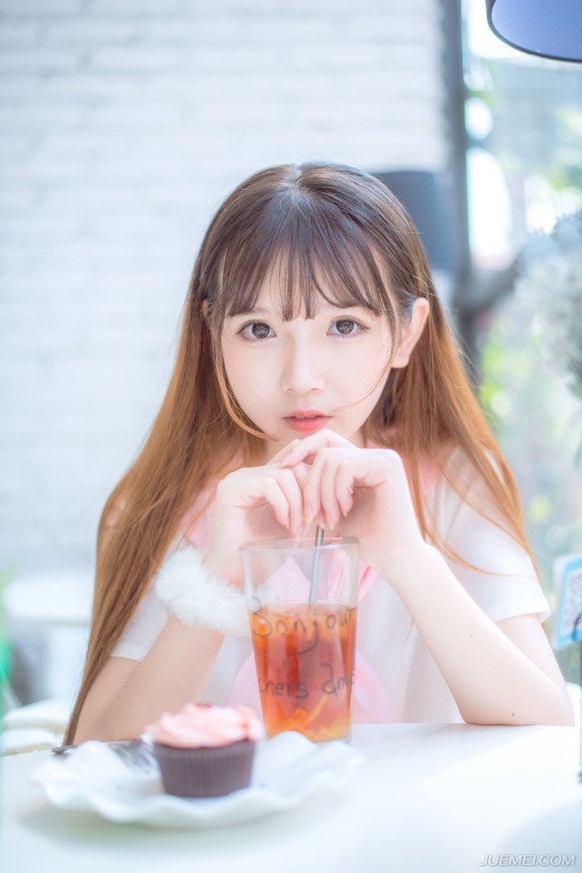 到最后，魏延索性也放开了，一路加速行军，当带着人马抵达成都平原的时候，看到庞统在成都城外立寨，而非已经大开成都城门来迎接自己的时候，魏延才算稍微松了口气。
